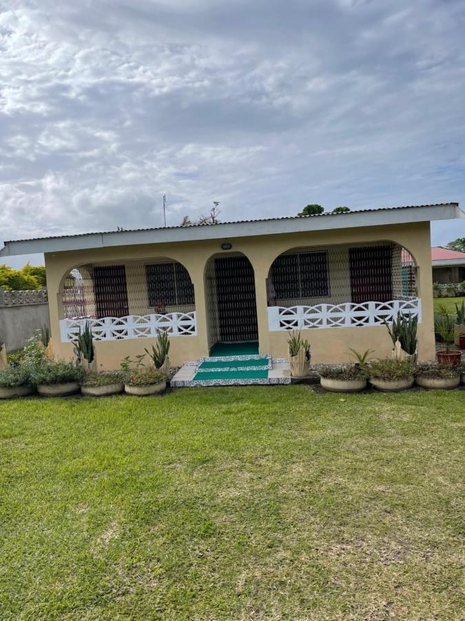 Janessa'S Dwellery Bed & Breakfast Port Vila Eksteriør bilde